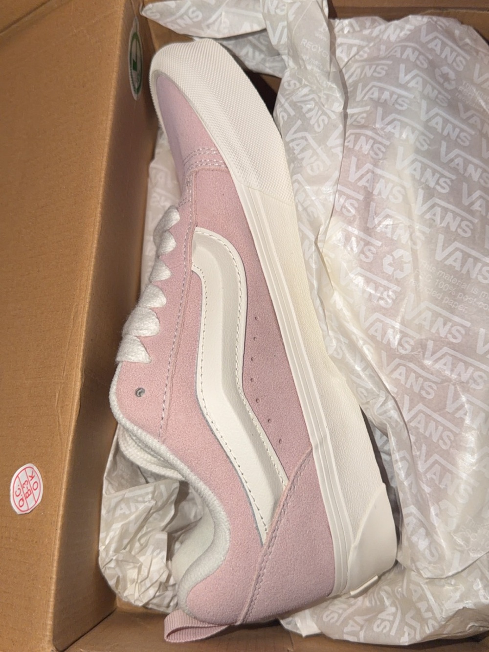 Vans Old Skool Low Top Sneakers in Light Pink and White - Picture 2 of 3